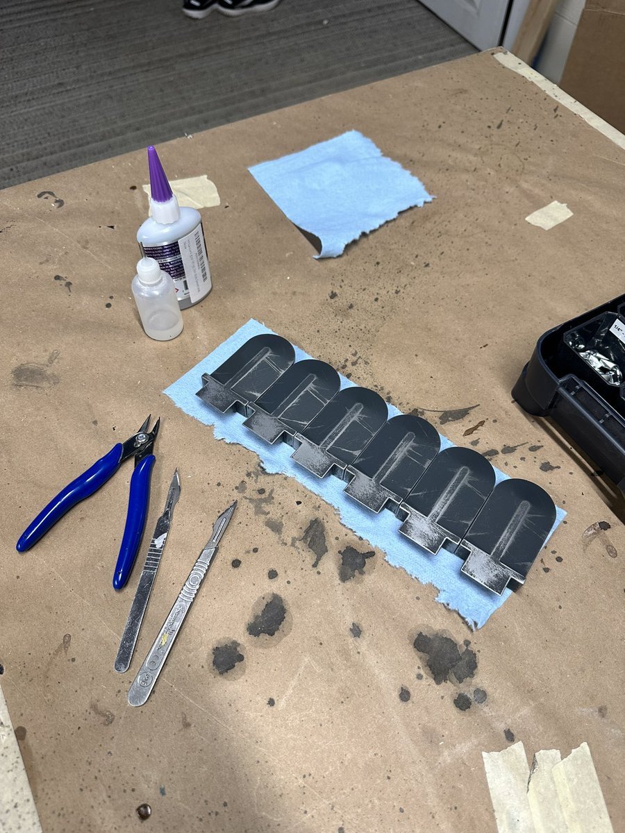 redbowprops's tweet photo. The Post Sarlacc’s are coming…

Some workshop shots of the Boba Fett Post Sarlacc run in progress!
.
.
.
#bobafett #mandalorian #starwars #fett #thebookofbobafett #daimyo #cosplay #themandalorian #fett #starwarscosplay https://t.co/t8EoQ8Kuph
