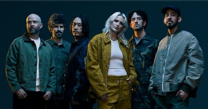 Grandes <a href="/linkinpark/">LINKIN PARK</a>  !!! Solo espero que la chica tenga personalidad para aguantar la de comparaciones y hate que se la viene encima.
Por mi parte lo ha hecho genial en este directo. Chester siempre  será el más grande, pero está nueva etapa ha empezado con buen pie. Me gusta!!!