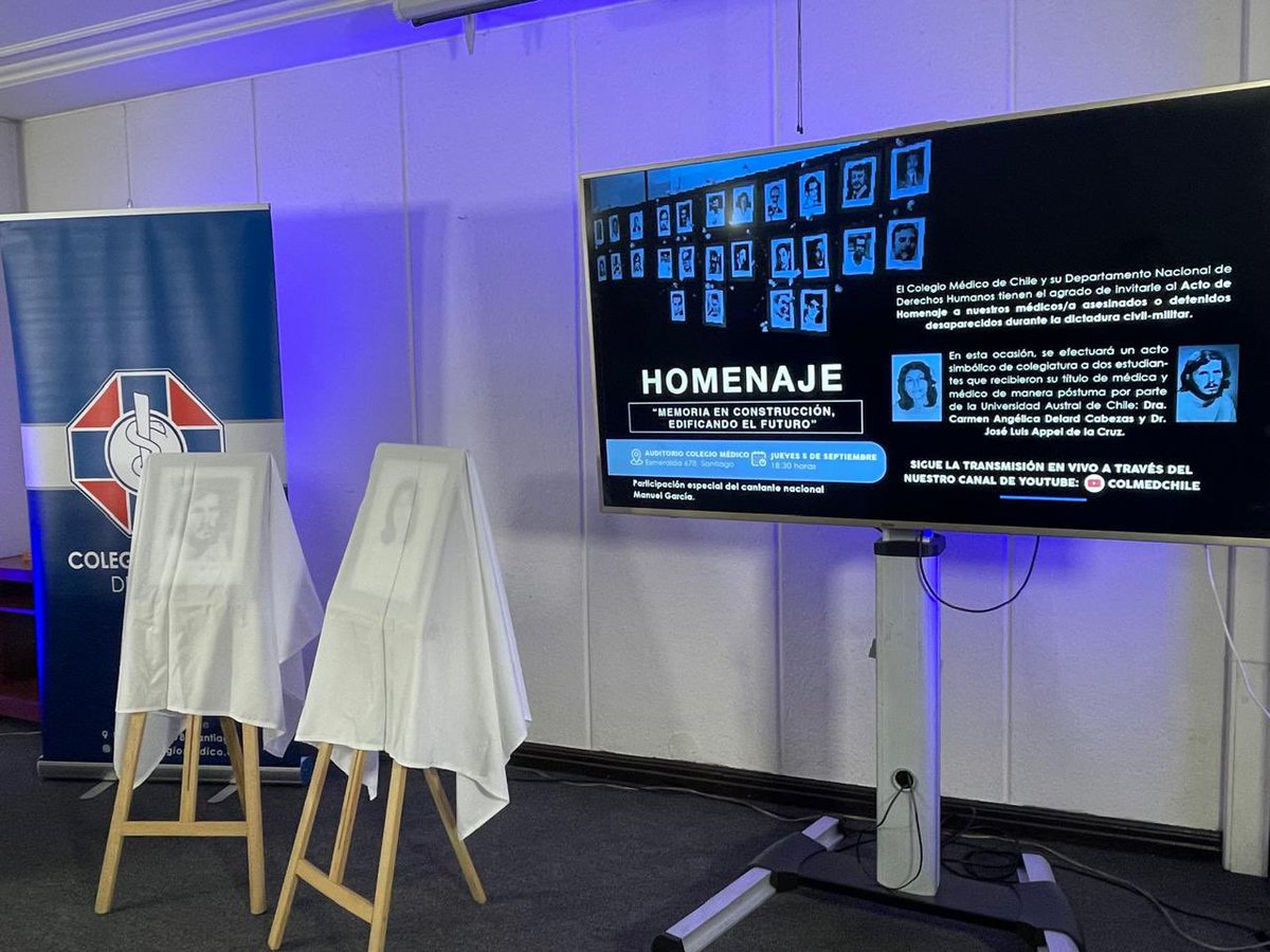colmedchile's tweet image. En breves minutos comienza la ceremonia en homenaje a los médicos asesinados y desaparecidos en la dictadura cívico militar. Organizado junto a nuestro Dpto. DD.HH.
“Memoria en construcción, edificando el futuro”
Sigue toda la ceremonia por youtube.com/live/Uy-vxdB-y……