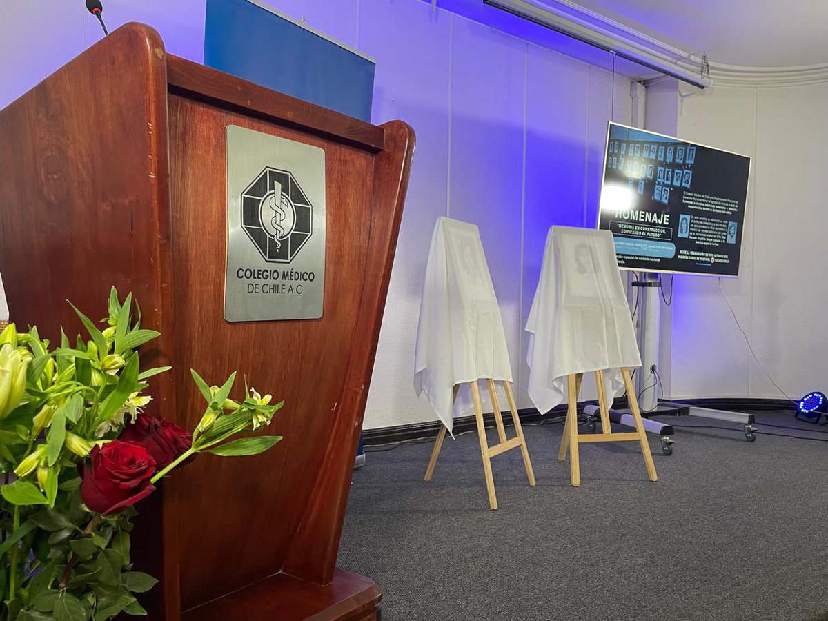 colmedchile's tweet image. En breves minutos comienza la ceremonia en homenaje a los médicos asesinados y desaparecidos en la dictadura cívico militar. Organizado junto a nuestro Dpto. DD.HH.
“Memoria en construcción, edificando el futuro”
Sigue toda la ceremonia por youtube.com/live/Uy-vxdB-y……