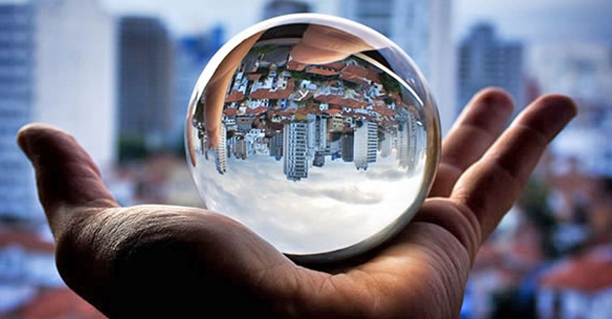 EquivestQuant's tweet photo. 1/ A 20-year study on macroeconomic forecasting revealed that the worst-performing experts were often the most deeply specialized, with declining accuracy over time. https://t.co/1VcRPLS9m4