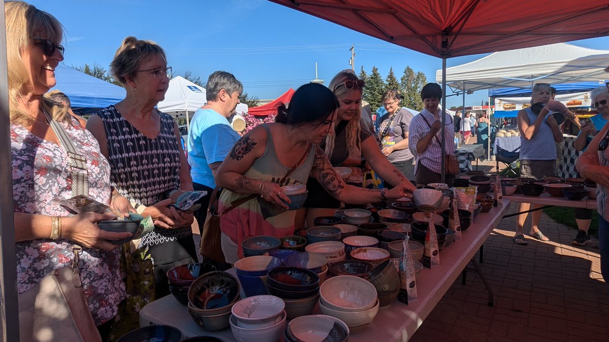 LindsayDMorey's tweet image. An annual September tradition. Love supporting the #fortsask Pottery Guild's Empty Bowls fundraiser in support of the @fsfoodbank ❤️