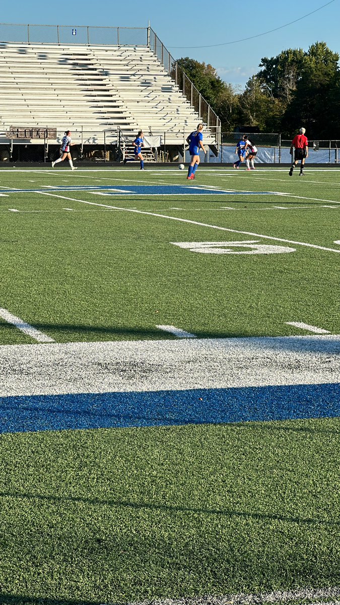 Beautiful evening for some <a href="/KHSWomenSoccer/">KHS Women's Soccer</a> 

Beavers vs Cougars! 

#damstrong