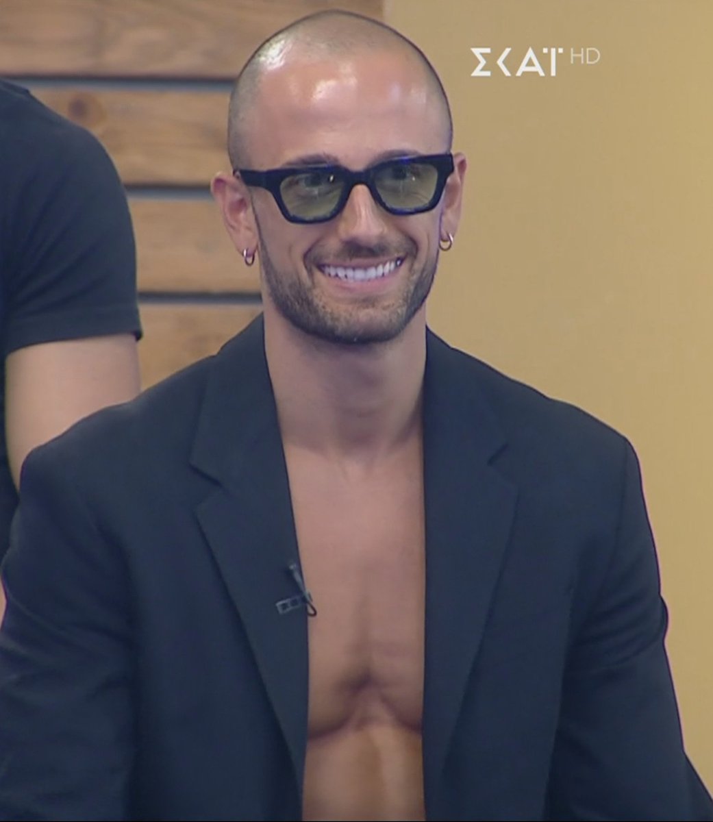 Ο Νίκος υποστηρίζει ότι η Νίκη ενόχλησε την Σωτηρία.

Νίκο μου,
κι εσύ ενοχλείς την αισθητική μας, την νοημοσύνη μας και την ανθρώπινη μας υπόσταση.

ΣΕΞΙΣΤΙΚΟ ΚΝΩΔΑΛΟ.

#poweroflovegr