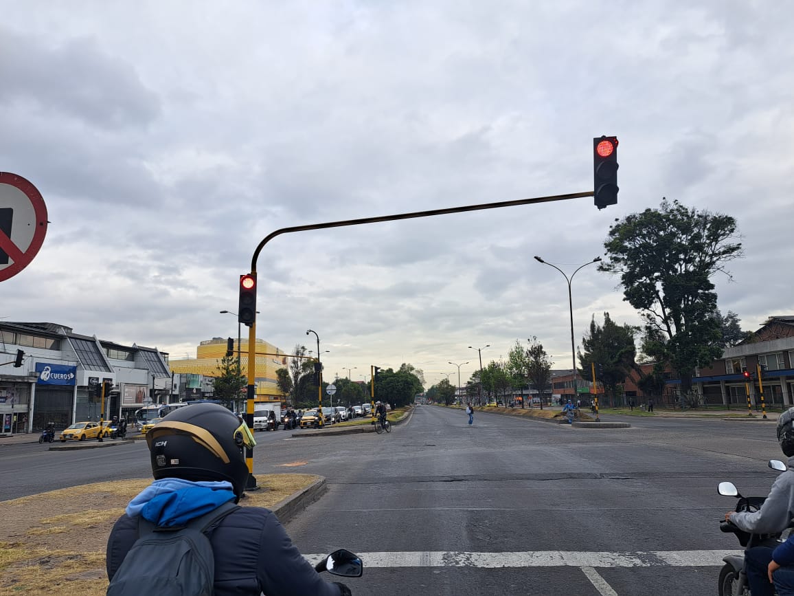 The streets are unusually quiet this week - it's down to a truckers' strike.

We explain what's going on here:

thebogotapost.com/truckers-strik…