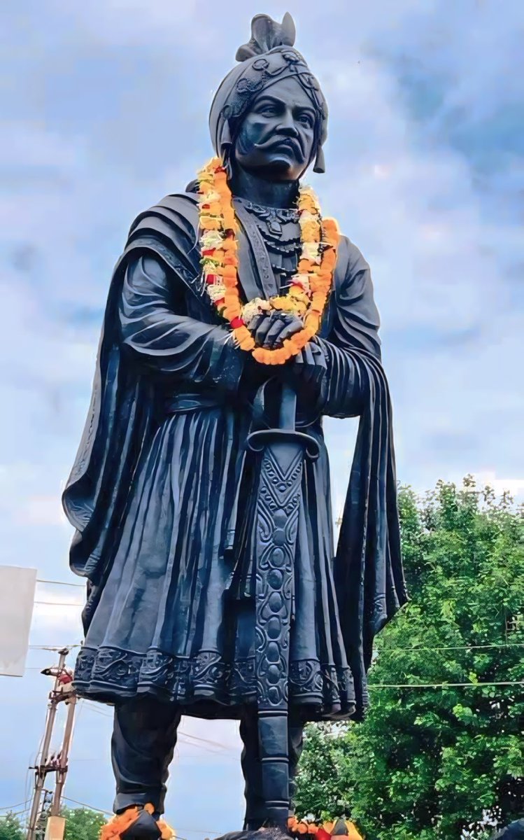 isomendratomar's tweet photo. बहादुरी से भरा इतिहास आपका , मेरे हिंद का स्वाभिमान है, 
हे सम्राट मिहिरभोज महान आप ही मेरे कुल की पहचान है। 

सनातन धर्म रक्षक, आदिवराह चक्रवर्ती, अखंड भारत के महान शासक गुर्जर प्रतिहार सम्राट मिहिर भोज जी की जयंती पर कोटि कोटि नमन। 

#गुर्जर_सम्राट_मिहिर_भोज 
#GurjarSamratMihirBhoj