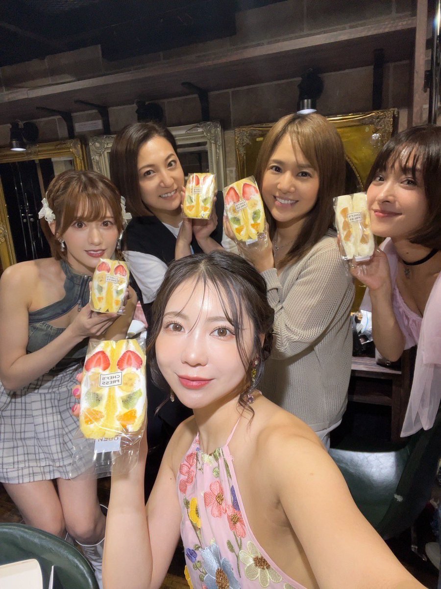 昨日は完熟マスカッツのイベントにお邪魔してきましたよぉ😋💓
わちゃわちゃ感が懐かしい✨✨

山形ロックフェスの出演決定おめでとぉ🎉

#恵比寿マスカッツ #完熟マスカッツ #山形ロックフェス