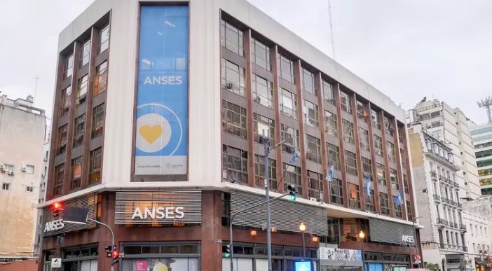 🚨| El fiscal Marijuán denunció a la conducción de ANSES por un contrato de $800 millones con una organización internacional.

📌El funcionario del Ministerio Público detectó inconsistencias y el delito es defraudación contra la administración pública.
