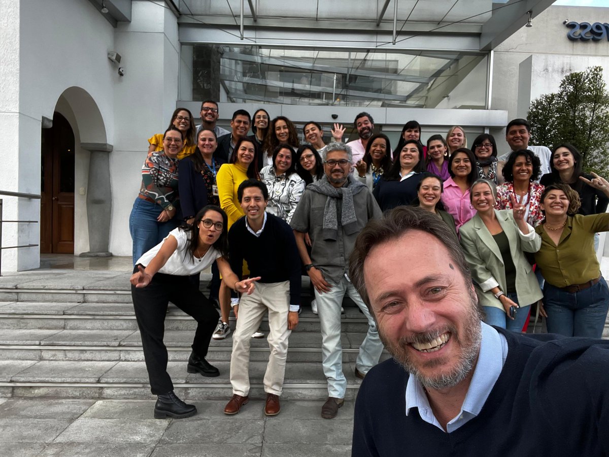 FedericoAgusti's tweet photo. Hay equipo!
Los últimos 2 días hemos estado en proceso de planeacion, reflexión y priorizacion con colegas de las oficinas del país, con enorme experiencia, conocimiento y compromiso
Un honor poder trabajar junto a ellos para encontrar soluciones para la protección de #refugiados https://t.co/wMCNpIM34Y