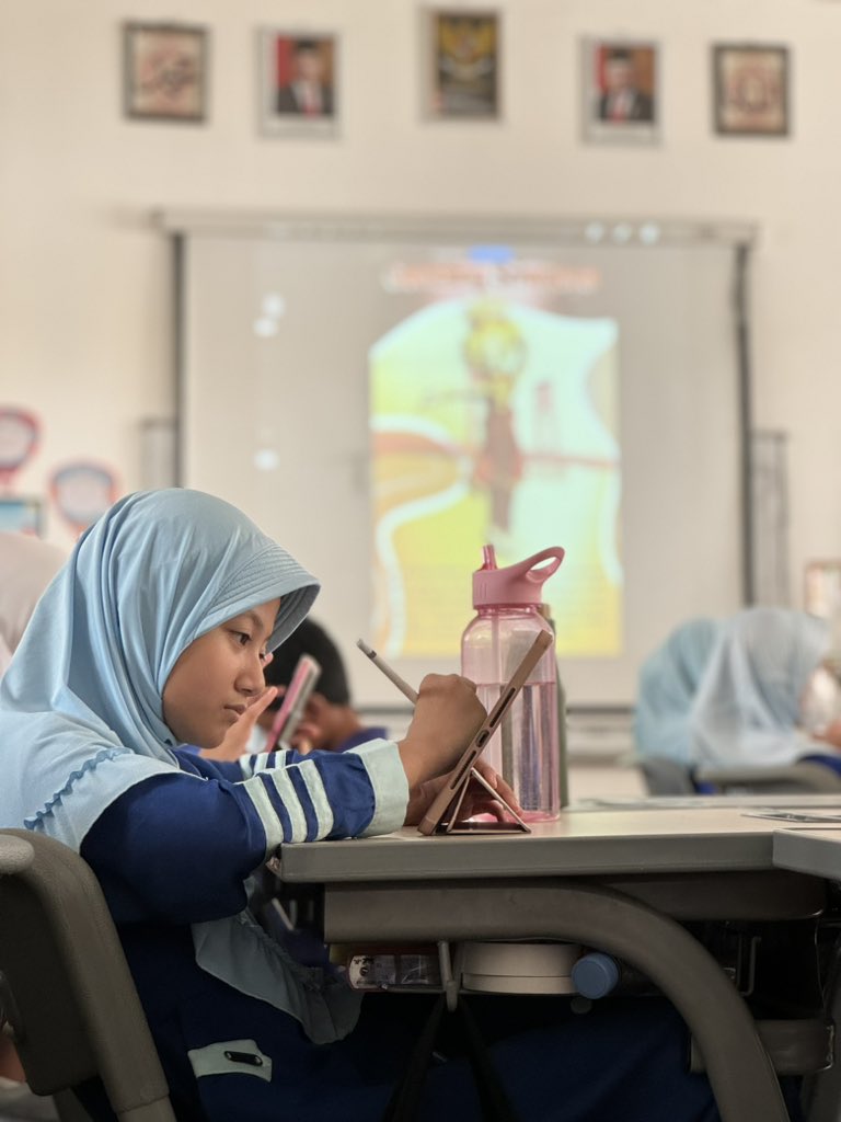 ADE_Rahmat_Indo's tweet photo. Making poster with @Procreate https://t.co/k4W6XFDXzq