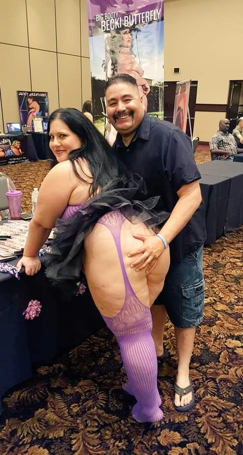 shaymus_69's tweet photo. Great time with @beckibutterflyx at the 2016 @BBWCON #BBWCON #BBWCON2016 https://t.co/zn9tPx9hPg