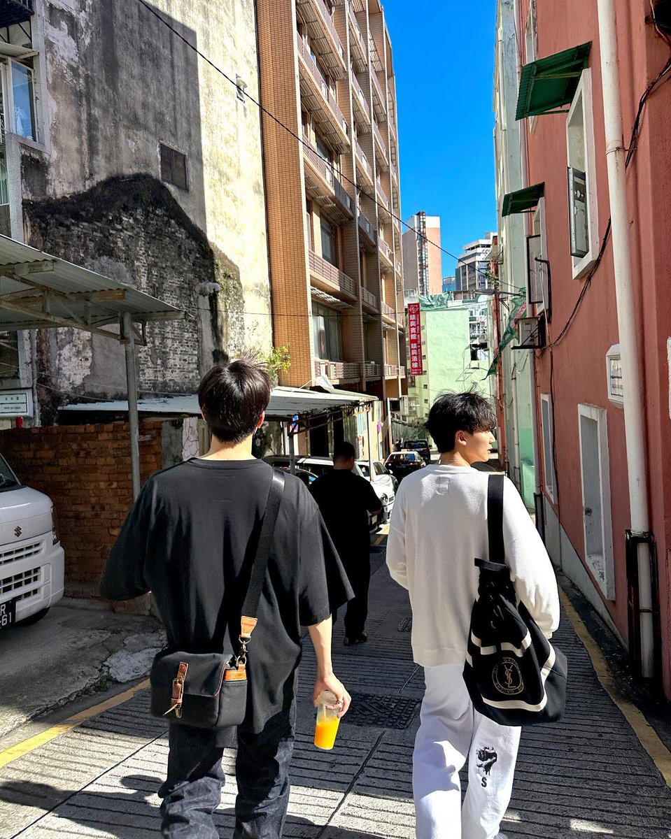 “when we travel, i usually stick with jeonghan” 🥺