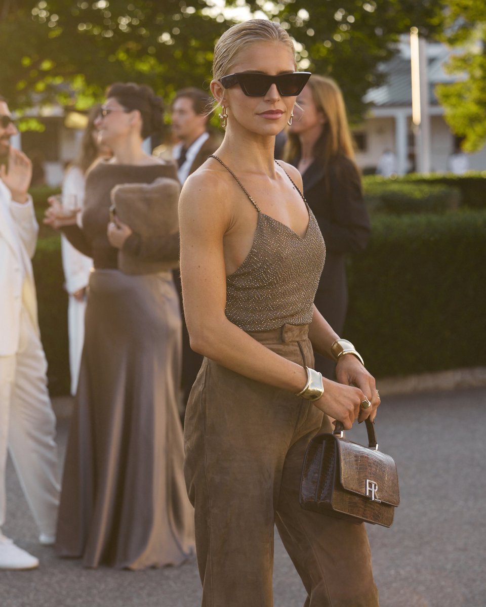 RalphLauren's tweet image. #JackInnanen, #VinnieHacker, #CamilaCoelho, #KelseyMerritt, and #CaroDaur arrive at the #RalphLaurenSP25 Fashion Show. 

#RLInTheHamptons