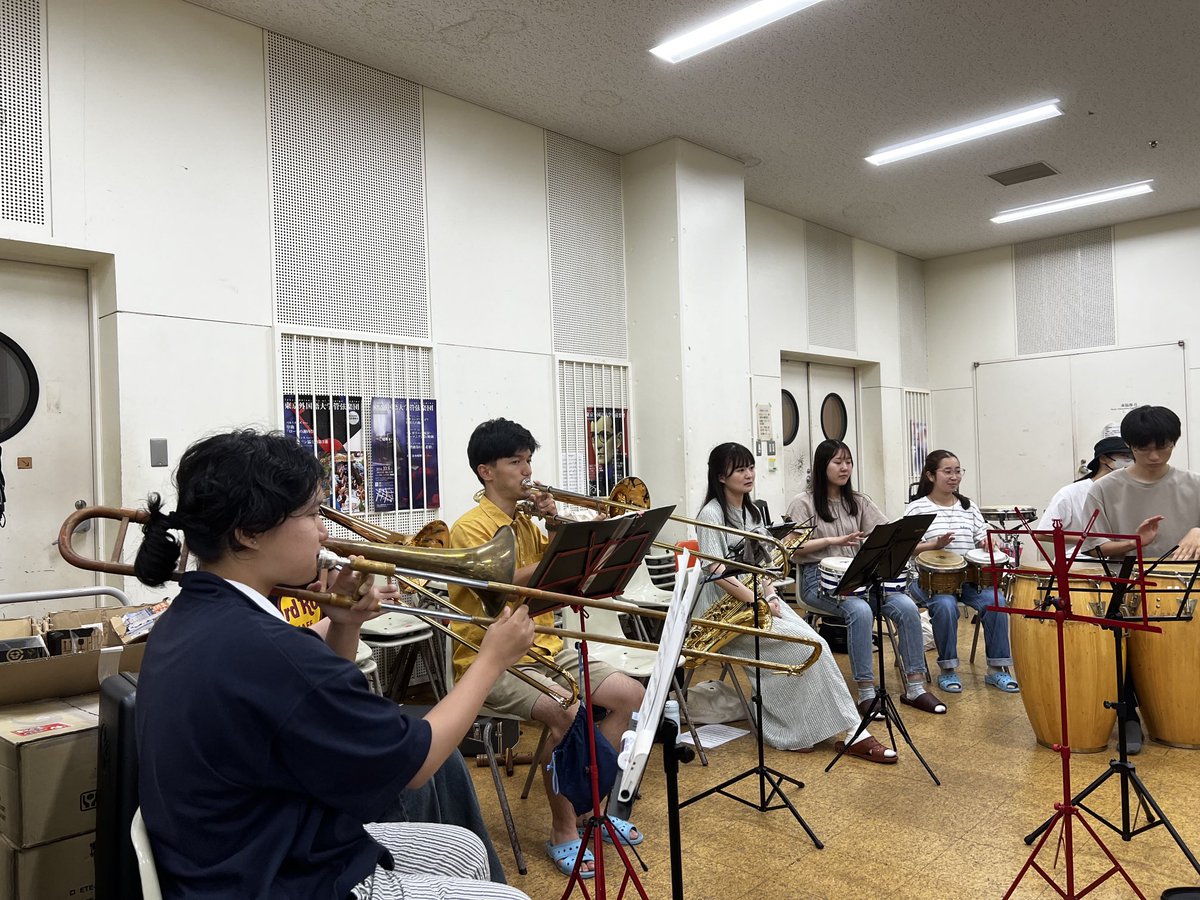 feslatimba's tweet photo. 東京外大サルサ研究会から連絡を頂き、主宰のSiNGOが訪問しました。さすが、東京外大！スペイン語を理解されている方が多数！ラテンしてました！

⁦@orq_salquendez⁩ 
⁦@singomusica⁩ 
#feslatimba https://t.co/yPRBNyvEvg