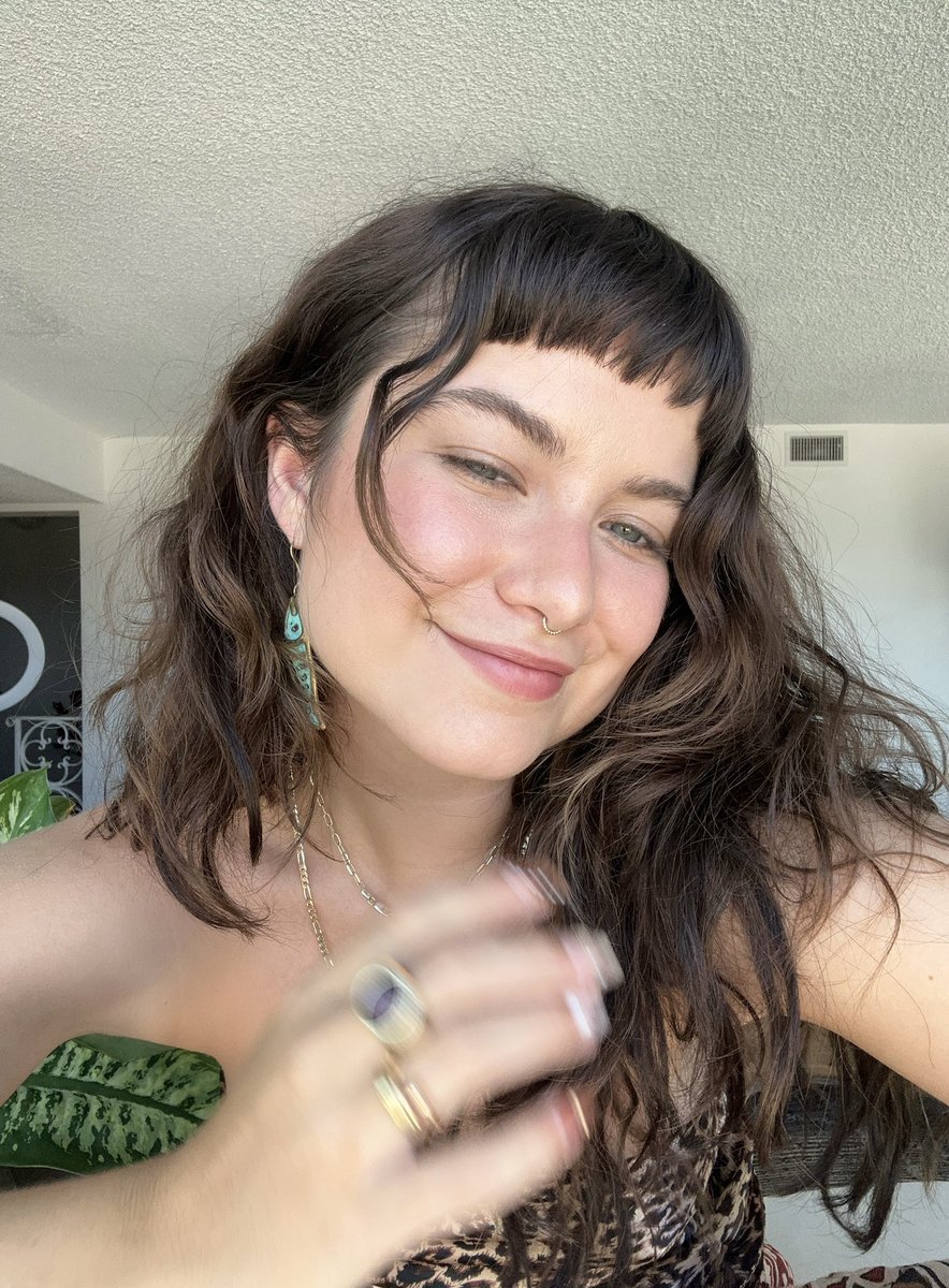 sofiareyes's tweet photo. holiiiiiiii 🪶🪶🪶🪶🤎🤎☀️ https://t.co/pj2PKYGIgk
