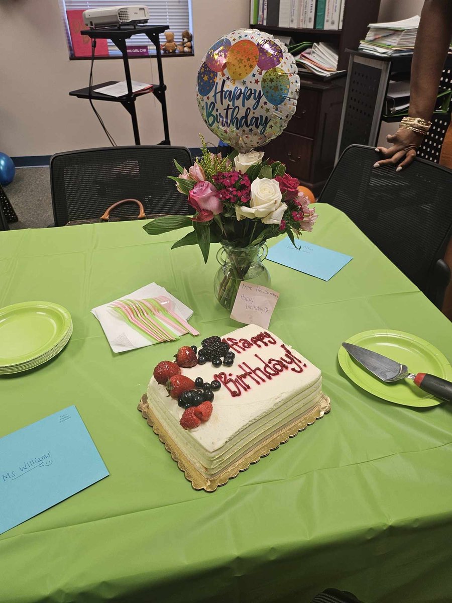 CCWilliams1908's tweet photo. Enjoyed my birthday today! Thank you to my work family! You all always take care of me ❤️ https://t.co/deMBWLB53Q