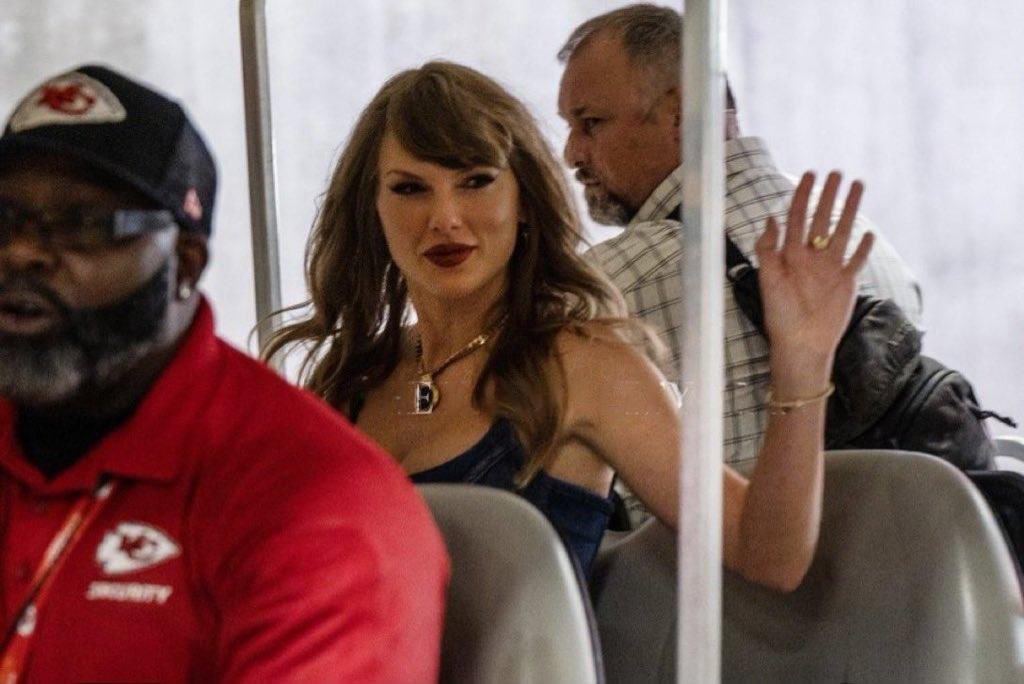 thisisvertrying's tweet image. on my knees rn