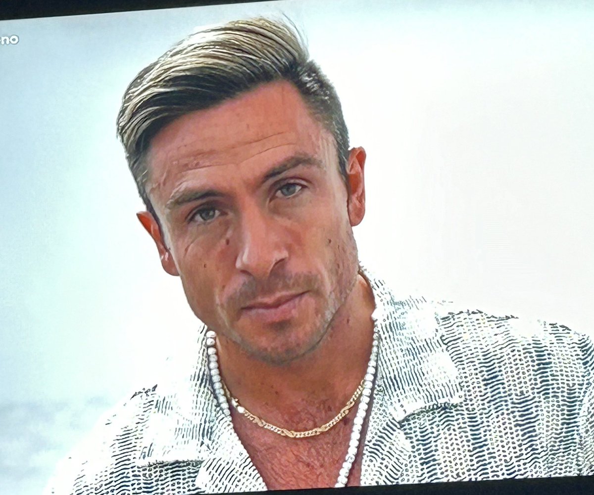 ProvantProducte's tweet image. ¿Han puesto que este señor tiene 29 años?
Yo le ponía algo más de 40. 
Y no es coña.
#GranHermano19