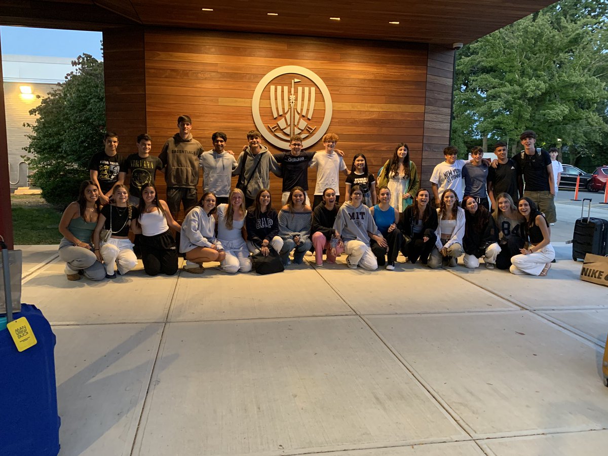 holasrb's tweet photo. ¡Bienvenidos! North Shore HS exchange with Castelldefes Barcelona Spain is underway! 21 Spanish students will live with American families for 11 days and we will go stay with them in February! https://t.co/f9VjvfSVn5