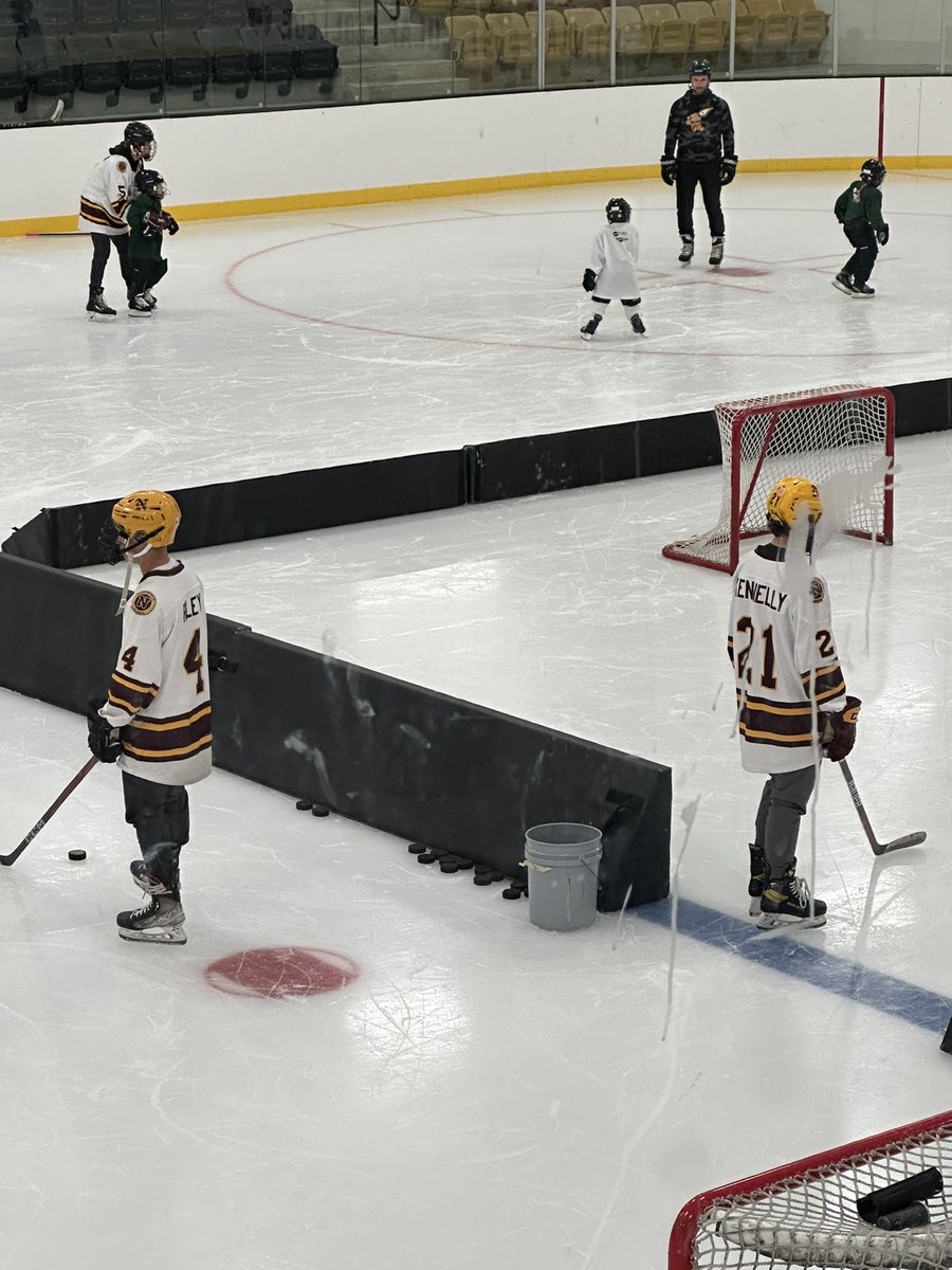 NHSBoysHockey's tweet image. The Northfield Youth Hockey Association kicked off the Little Wild Learn To Play program tonight! Community hockey grows the game! Thank you to @mnwild @NHL for the opportunity! #CommunityHockey #LittleWild #LearnToPlay