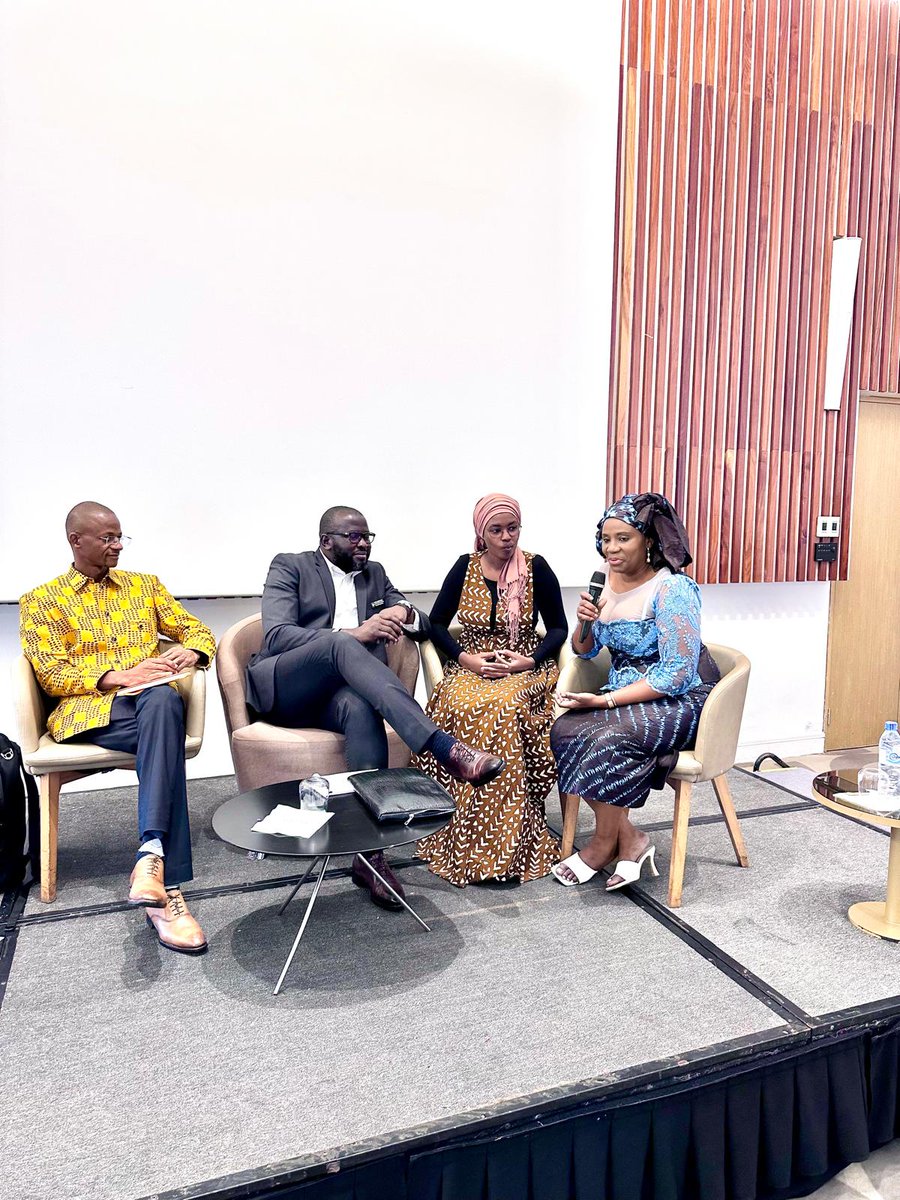 #clapdefin 
Au terme de 4 jours de travaux pour mieux comprendre le contenu de l'avant- projet de la nouvelle Constitution, l'atelier a été clôturé cet après-midi.
Nos recommandations ont été formulées à l'endroit du <a href="/cntguinee1/">Conseil National de la Transition GN</a>. Le Suivi de toutes nos recommandations sera fait.