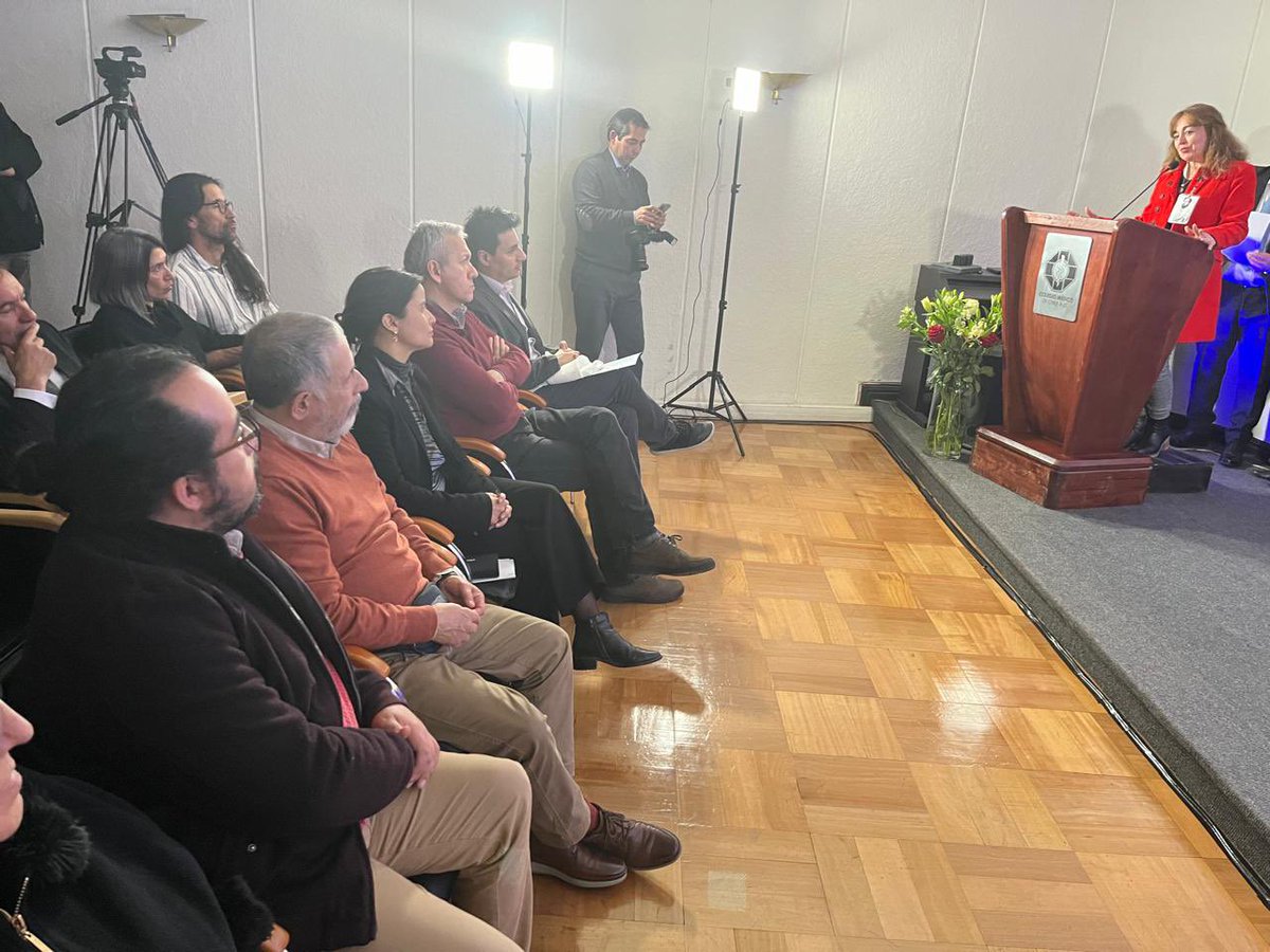 ColMedSantiago's tweet image. Esta tarde, nuestro tesorero, Dr. @joseperaltac, participa de la ceremonia organizada por @colmedchile en homenaje a los médicos asesinados y desaparecidos en la dictadura cívico militar: “Memoria en construcción, edificando el futuro” 🕊️