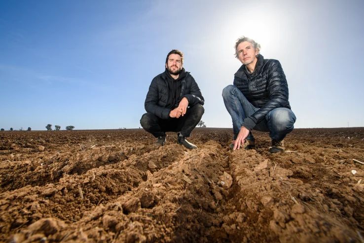 When a farmer sees a pest - a bug, a mouse - she typically turns to toxins, chich kill the pest and poison the land.

What if there was a gentler way?

An Australian team are stopping pests eating crops (and native birds) by messing with... their noses 👃 

How does it work?