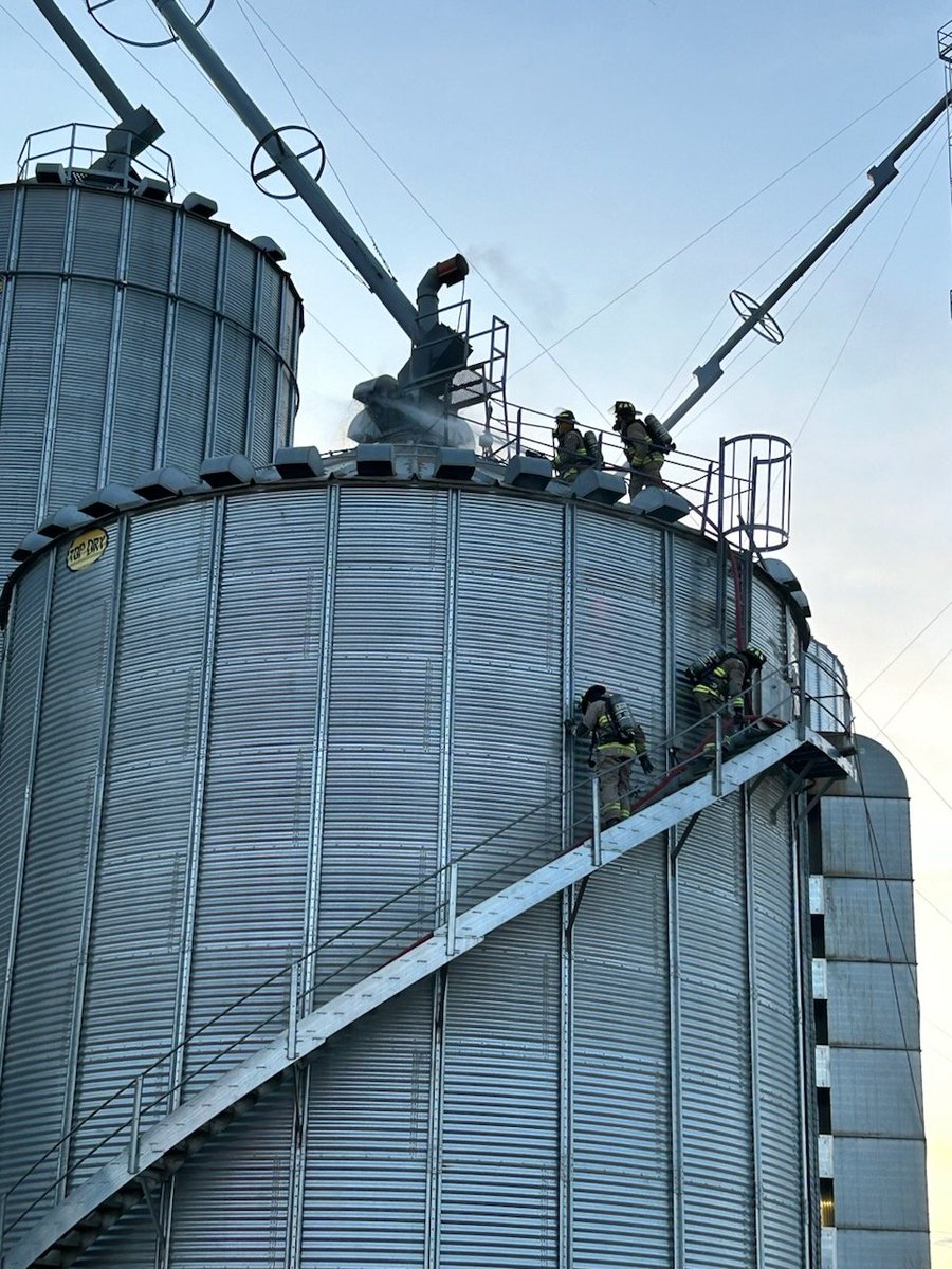 On scene of a smoldering grain bin fire in the area of Wellington Rd 5 (White's Rd) and 5th Line between #Harriston and #Palmerston. Please pull over for emergency vehicles in the area.