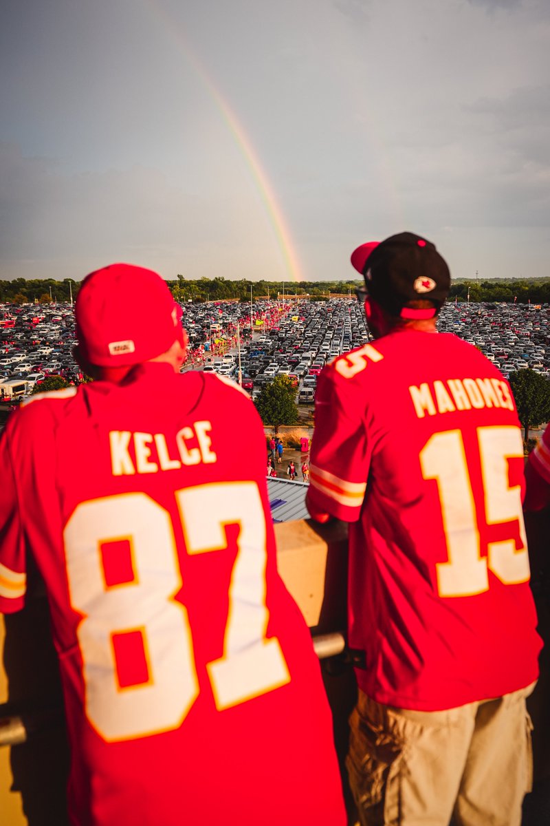 Chiefs's tweet photo. Storm's over. Let's get back to the show 🌈 https://t.co/Rqy9jNgdaz