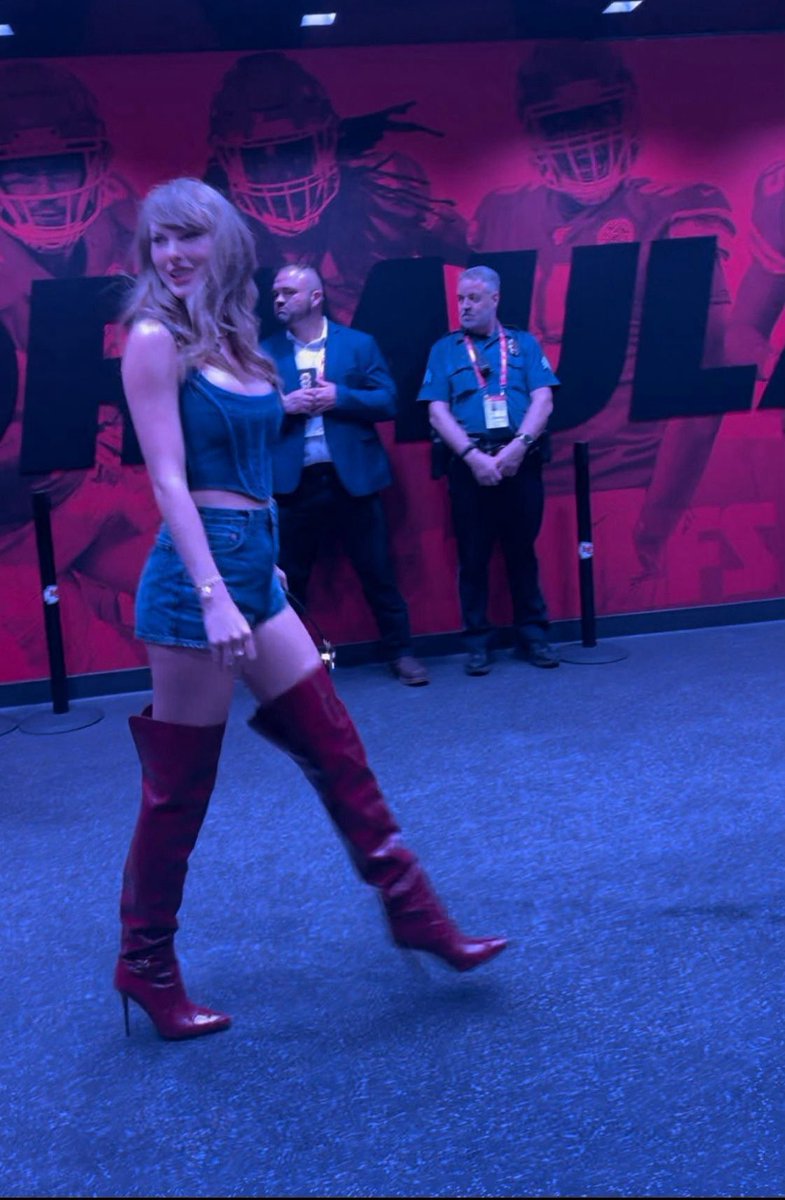 taylor swift, holy SHIT