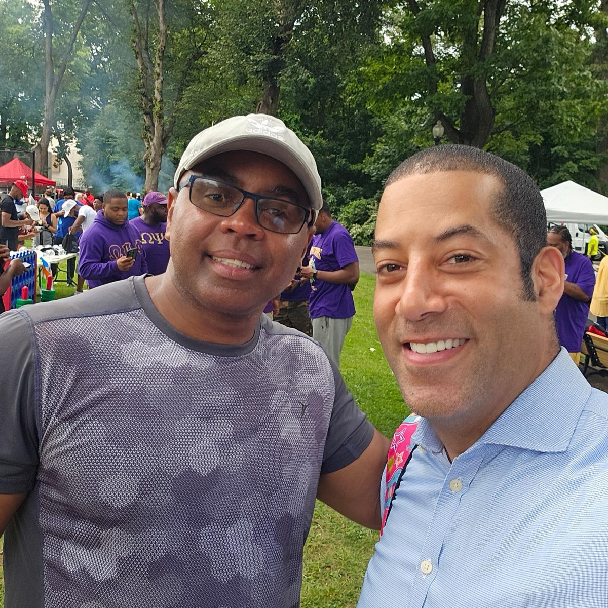 SpillerForNJEA's tweet photo. It was an absolute honor to help Montclair get back to school👏🏾

Events like these, designed to help everyone prepare for a successful school year, make the schools AND communities throughout NJ so special 🙌🏾 

Our schools are stronger when we ALL work together! #StrongerTogether https://t.co/XBF5rWDalz