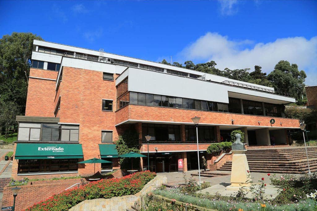 Nuestra Casa de Estudios mantendrá sus puertas abiertas el viernes 6 de septiembre. 💚

Cada unidad académica decidirá la modalidad en la que realizará sus actividades y lo comunicará a sus estudiantes, profesoras(es) y personal de apoyo. De igual modo, operarán las unidades