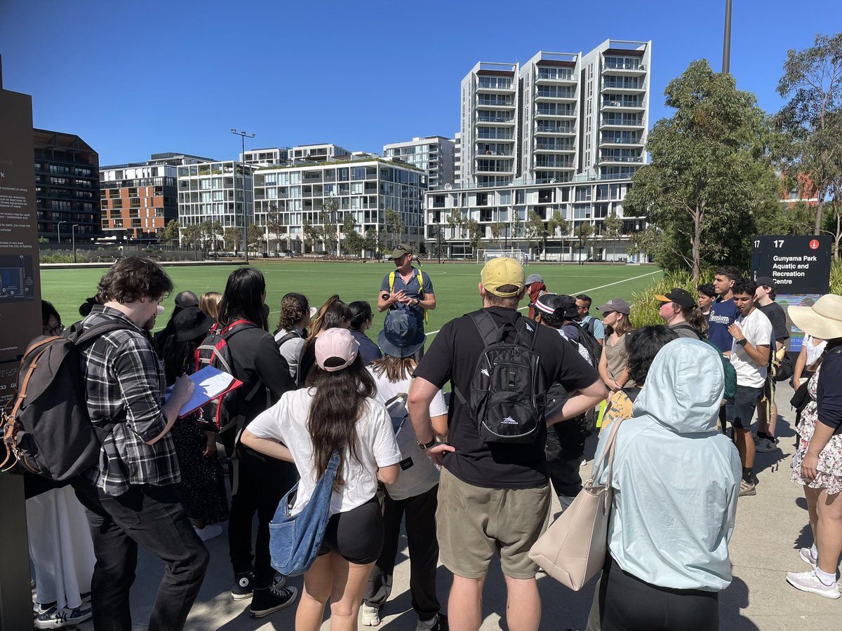 Exploring sustainable cities first stop Green Square! Already feeling the urban heat island effect… #envs8229 <a href="/fse101MQ/">FSE 101</a>