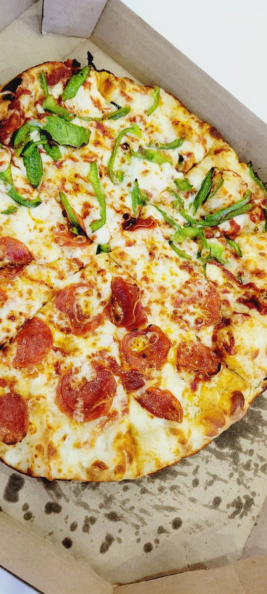 DayanPattyto's tweet image. ¿De que van a querer? #pimiento #pepperoni 🍕😋