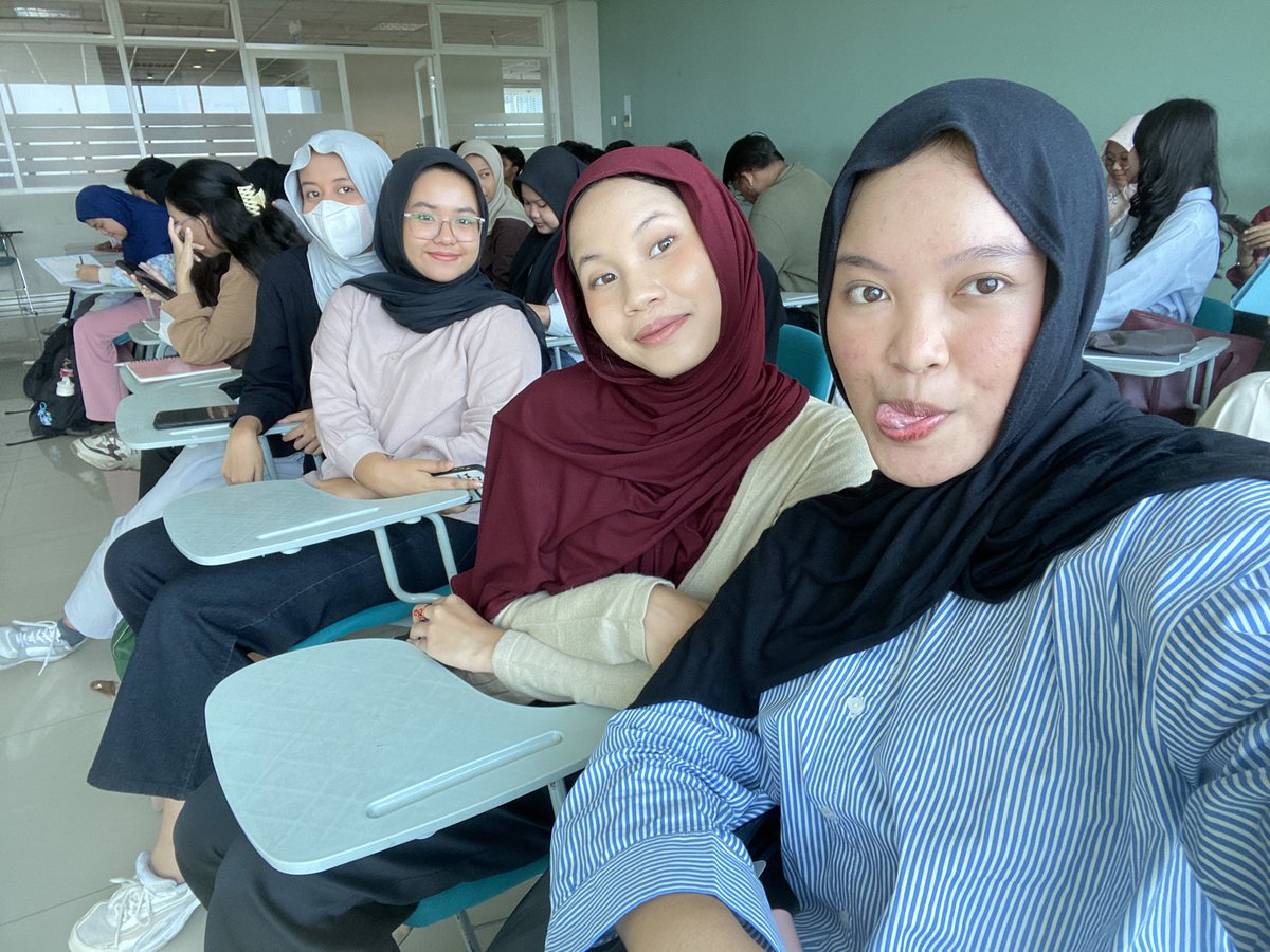 prettyddestiny's tweet photo. kuliah kemaren gusy 🤤🤤 https://t.co/kFTTL72Vc8