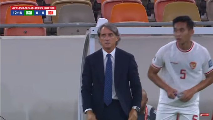 coinfolks's tweet image. 12 taun lalu ngeliat Mancini di tipi ngangkat trophy Premier League bareng Mancity.

Hari ini ngeliat Mancini di tipi satu frame sama Rizky Ridho lagi puyeng menghadapi king Indo💥🇮🇩