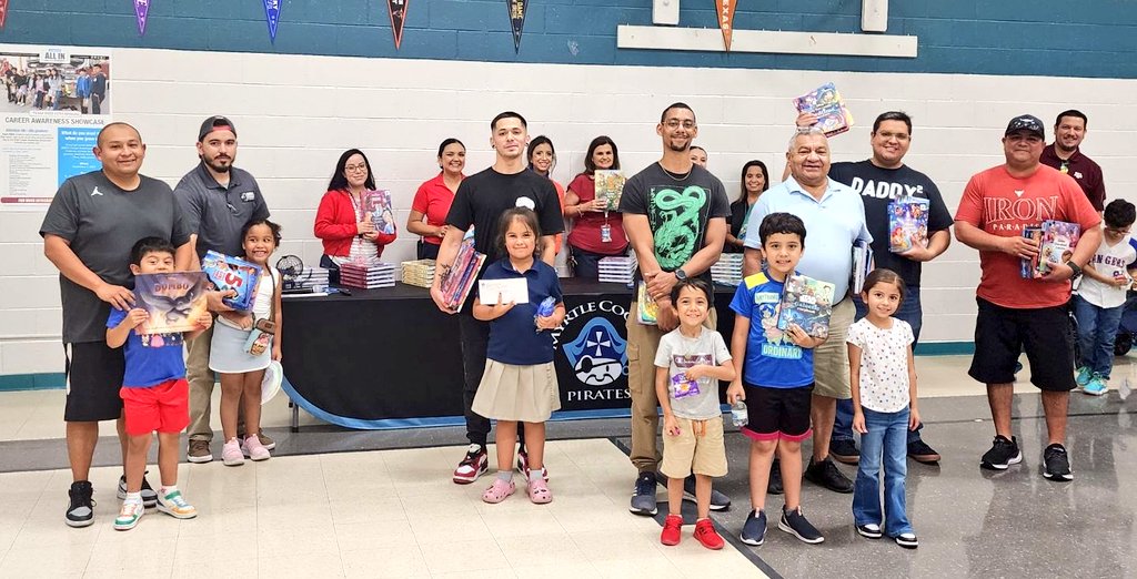 SOCORROAFT's tweet photo. Today @SOCORROAFT had the pleasure to join @MCooper_ES at it's Watch Dawgs recruitment meeting. We distributed free @FirstBook books to all.
Thank you for keeping our schools safe.
#IamAFT #UnionStrong #TeamSISD #Allin https://t.co/eGYvjvuMM1