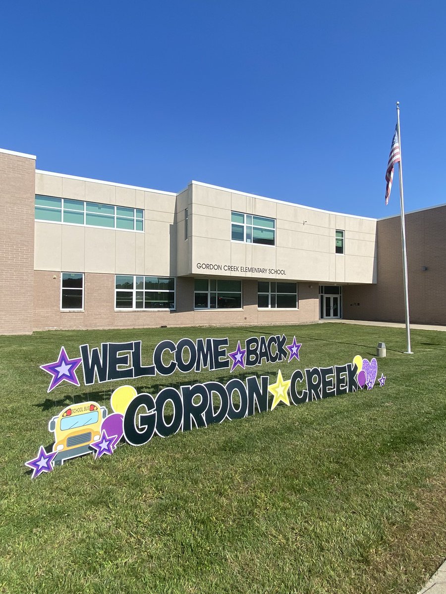 Beautiful day at Gordon Creek as we end the first day of school! #BetterTogether @bscsd <a href="/GordonCreekPTA/">Gordon Creek PTA</a>