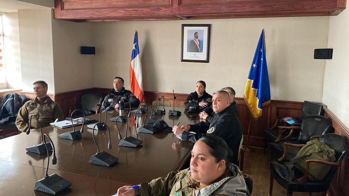 CarabMagallanes's tweet photo. Con 4 representantes de @Gendarmeria_Mag continúa por esta semana el curso de DDHH realizado por la sección regional de @CarabDDHHyFam de #Magallanes con exponentes como la @defensorianinez de #Aysen @Fisc_Magallanes y como siempre nuestros amigos de #Agaci 
#CarabinerosDeTodos https://t.co/n34DY3lhms