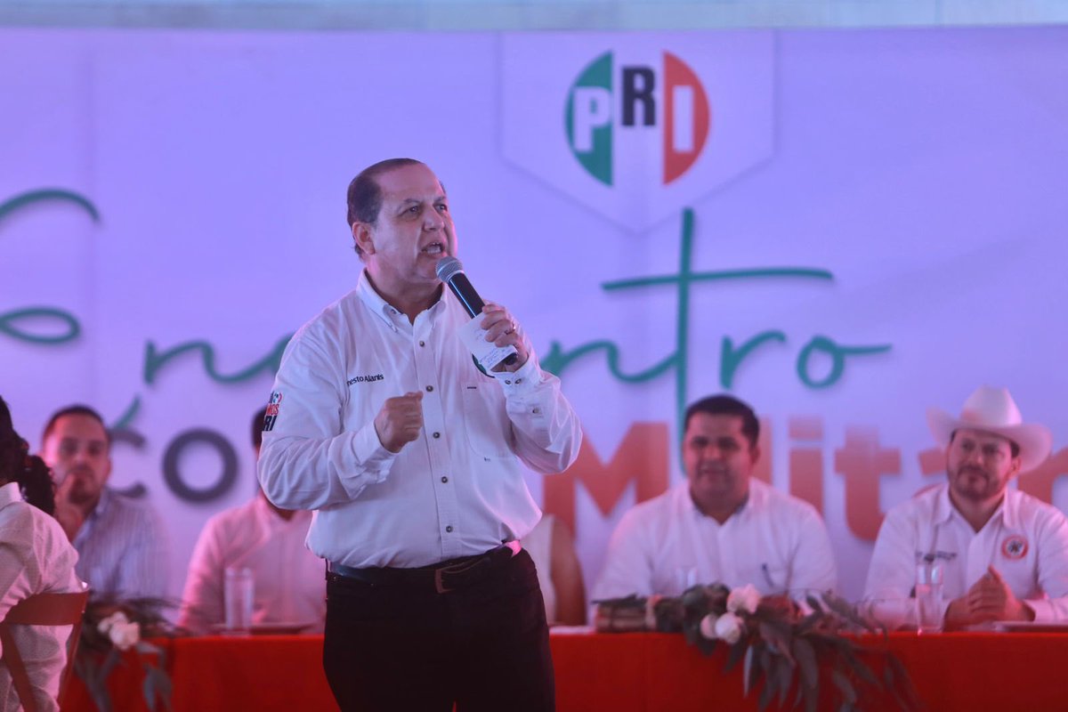 ArielMaaLopez's tweet photo. Gran jornada de unidad hoy en Lerdo junto a nuestro presidente del @CDE_PRI_Durango, @ErnestoAlanisH y  militantes Priístas. 

Aprovechamos la ocasión para celebrar el cumpleaños del presidente municipal, @HomeroMartinezC. 🎂 https://t.co/PaRQ8WF1wG