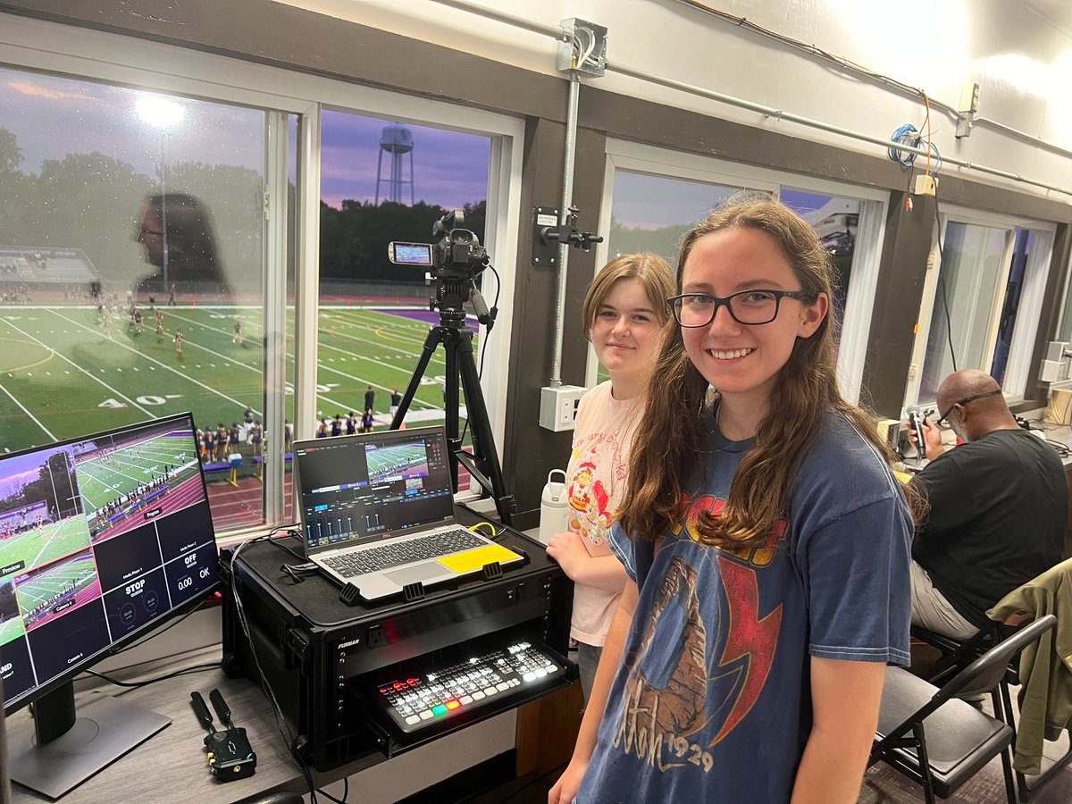 Live streaming history being made!
<a href="/RMHSMUSTANGS/">Rolling Meadows HS</a> <a href="/rmhsmultimedia/">Mustang Media</a> is live streaming 1st ever Girls Flag Football Team playing at home!  Shoutout to Multimedia teacher Mr. Recendez &amp; team of students! <a href="/District214/">District 214</a> @RMHSMustangsAD <a href="/rmhsboosters/">RMHSBoosters</a>  <a href="/YearlingRMHS/">RMHS Yearling</a> @MrRecendezRMHS