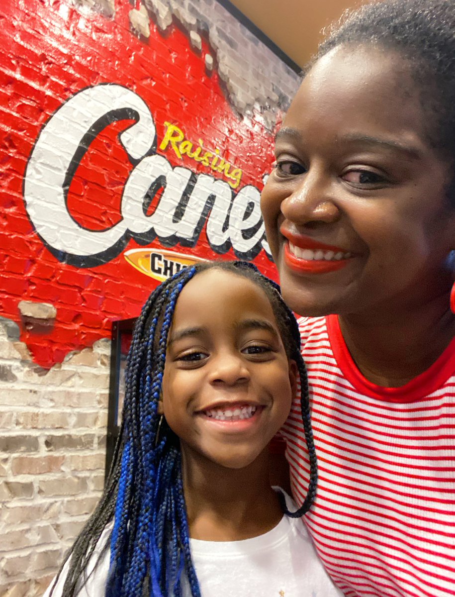 MsClementineCE's tweet photo. We witnessed a beautiful rainbow as we headed to @CimarronElem Spirit Night. My mini and I were happy to see so many current and former Cheetahs. #CECheetahs #CimarronWorldTour #ItsAlwaysSunnyAnd70atCimarron #SpiritNight #KatyISD https://t.co/zGIfMJik9V