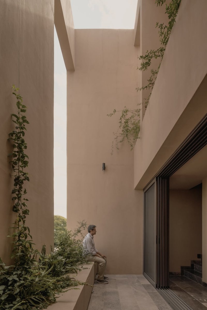 AmazingArchi's tweet photo. Casa Aguilar, Querétaro, Mexico by Taller Segovia Molina
Read more: https://t.co/vkd3J0r1cm
Photography: ZAICKZ, Diego Vázquez Mellado

#mexico
#quretaro

#architect
#architecture
#amazingarchitecture https://t.co/VZYUE0xjdM