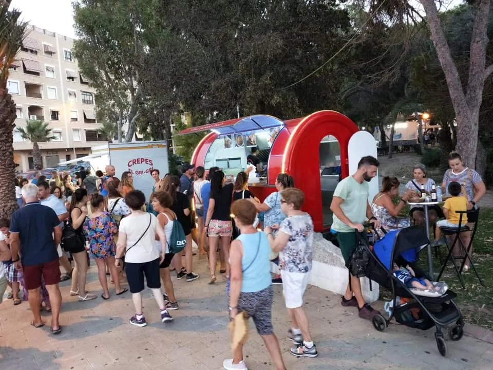 China food trailer for export,
Size: Tailor-made according to your needs,
Equipment: Recommend appropriate equipment according to your specific needs (all equipment can be customized),
Cooker,
Grill,
Microwave,
Food preservation display cabinet.
We are a high-quality China