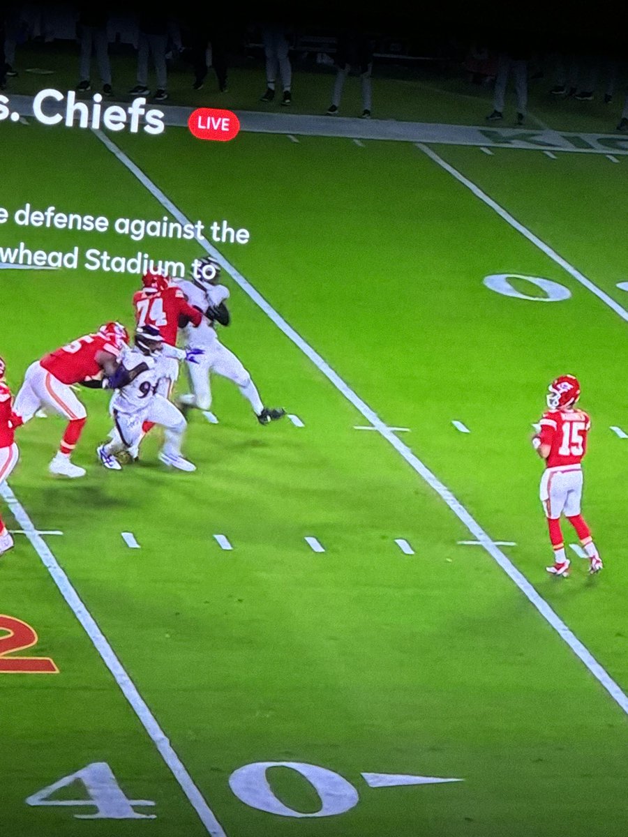 iShort_Circuit's tweet photo. @NFL why do the chiefs never get called for holding yet the ravens are getting called for inches out of alignment?! Chiefs are cheaters and were gifted the win at the Super Bowl. https://t.co/6rfc9qaXt3