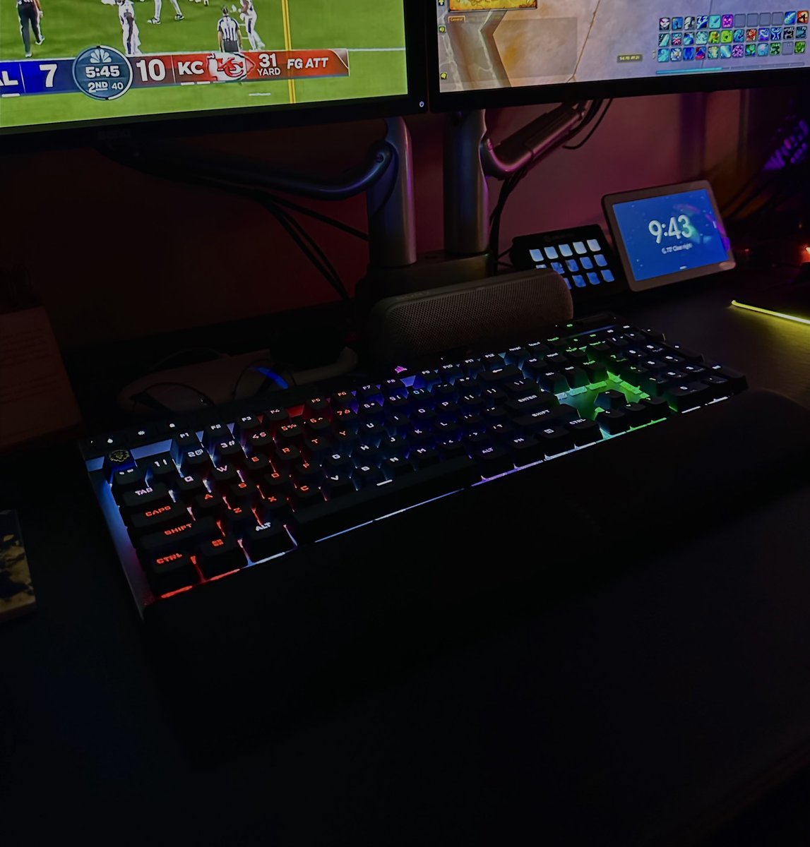 Shoutout to <a href="/towelthetank/">Towelliee</a> for hooking me up with the awesome <a href="/CORSAIR/">CORSAIR</a> K70 Max keyboard! Dude has some of the best giveaways!
