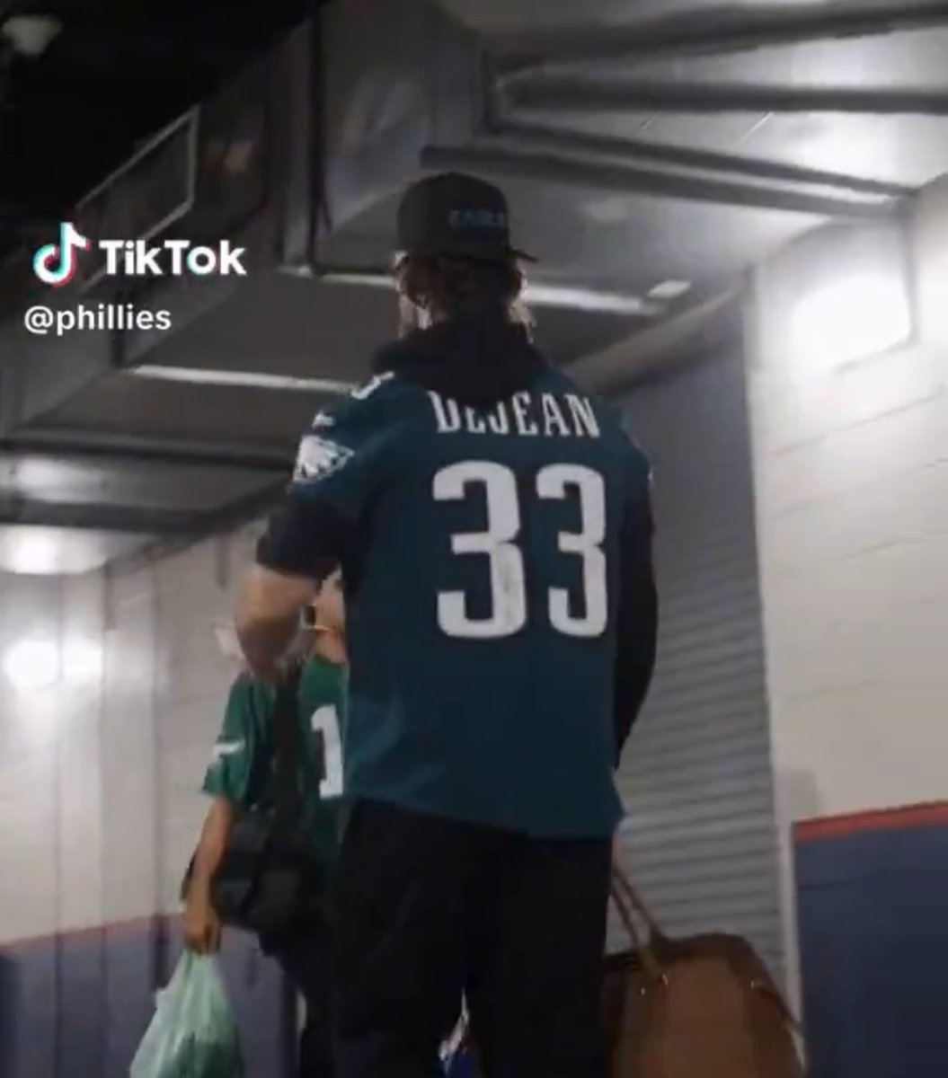 PHLEaglesNation's tweet image. Bryce Harper rocks a Cooper DeJean jersey pregame.