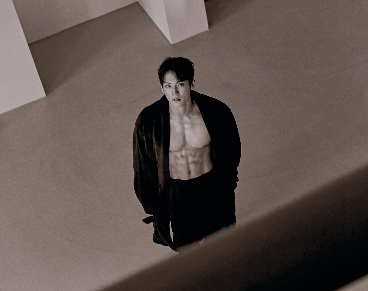 popapa_'s tweet photo. 아... 내 알파 못 잃어... 글쓰고 싶게 만드는 피지컬이네 정말... https://t.co/fM74hfbw1z