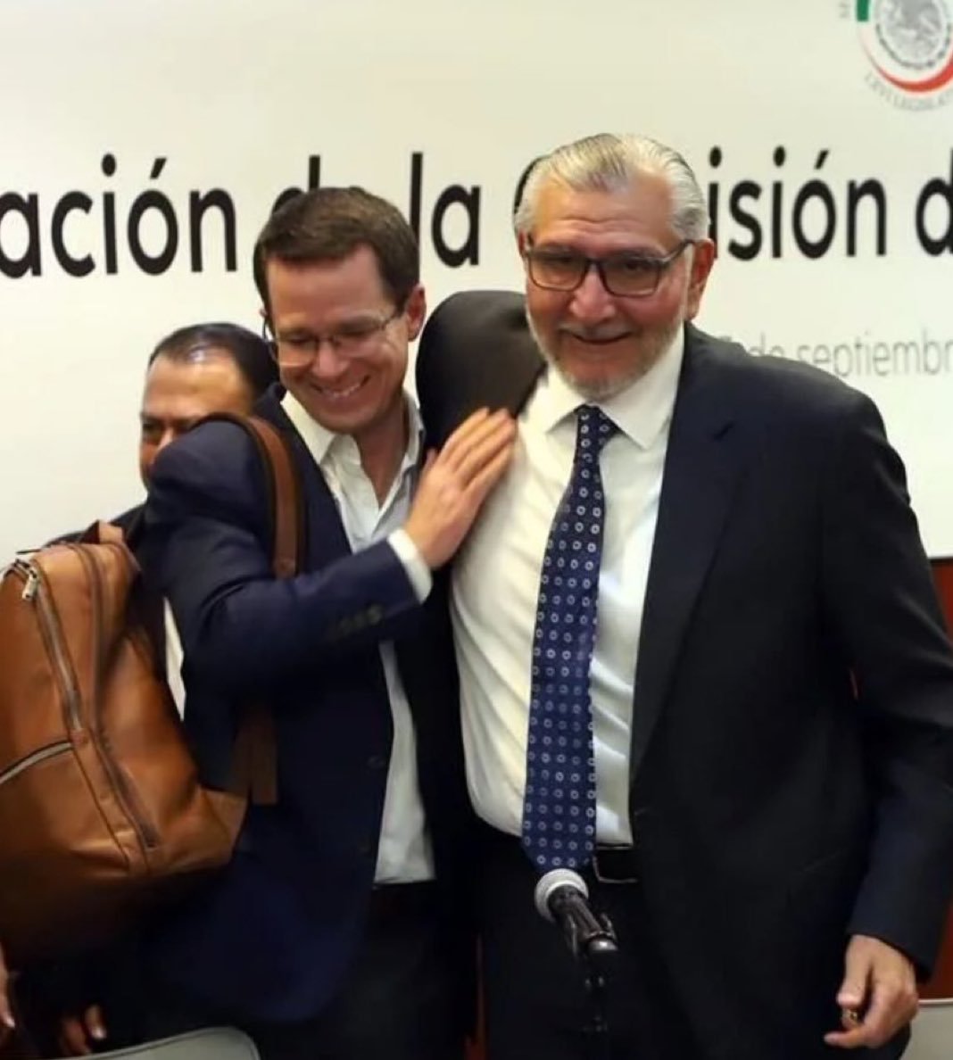 ¿Divididos?
Sólo los de abajo, porque arriba nunca han dejado de estar unidos.