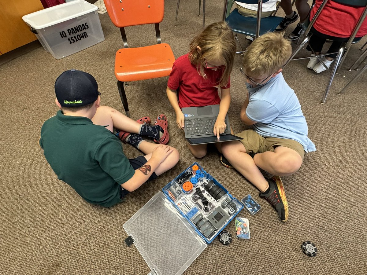 Whsdvex (@whsdvex) on Twitter photo After taking a short hiatus <a href="/WoodlandHillsSD/">Woodland Hills School District</a> Elementary <a href="/VEXRobotics/">VEX Robotics</a> teams got back to work today learning game manual updates, beginning engineering notebooks, and exploring drivetrains. Can’t wait to see what these teams bring to the table! #roboticturtles #iqpandas #kabots After taking a short hiatus <a href="/WoodlandHillsSD/">Woodland Hills School District</a> Elementary <a href="/VEXRobotics/">VEX Robotics</a> teams got back to work today learning game manual updates, beginning engineering notebooks, and exploring drivetrains. Can’t wait to see what these teams bring to the table! #roboticturtles #iqpandas #kabots